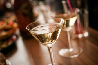 celebration-party-with-champagne_385-19321076