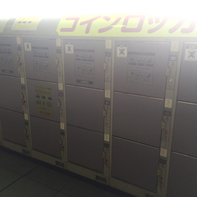 【品川駅のコインロッカー場所まとめ】安い・空いてる・大型荷物預かり可能な場所を品川駅構内図・写真で説明します。